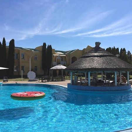 Mediterran Apartman With Pool Siófok Exteriör bild