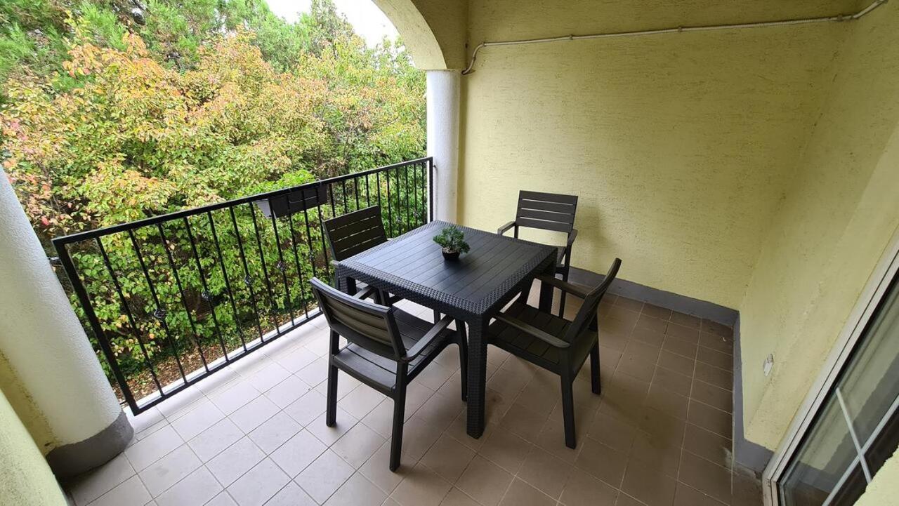 Mediterran Apartman With Pool Siófok Exteriör bild