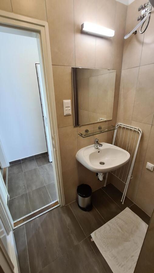 Mediterran Apartman With Pool Siófok Exteriör bild