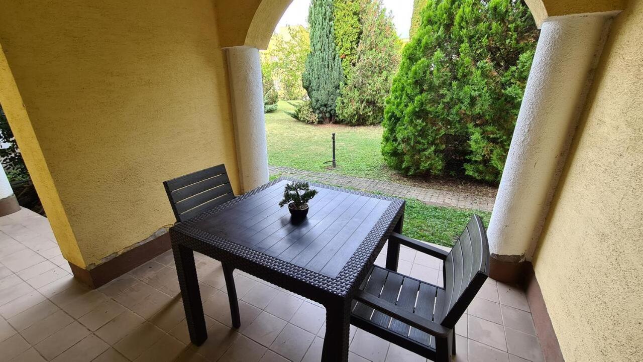 Mediterran Apartman With Pool Siófok Exteriör bild