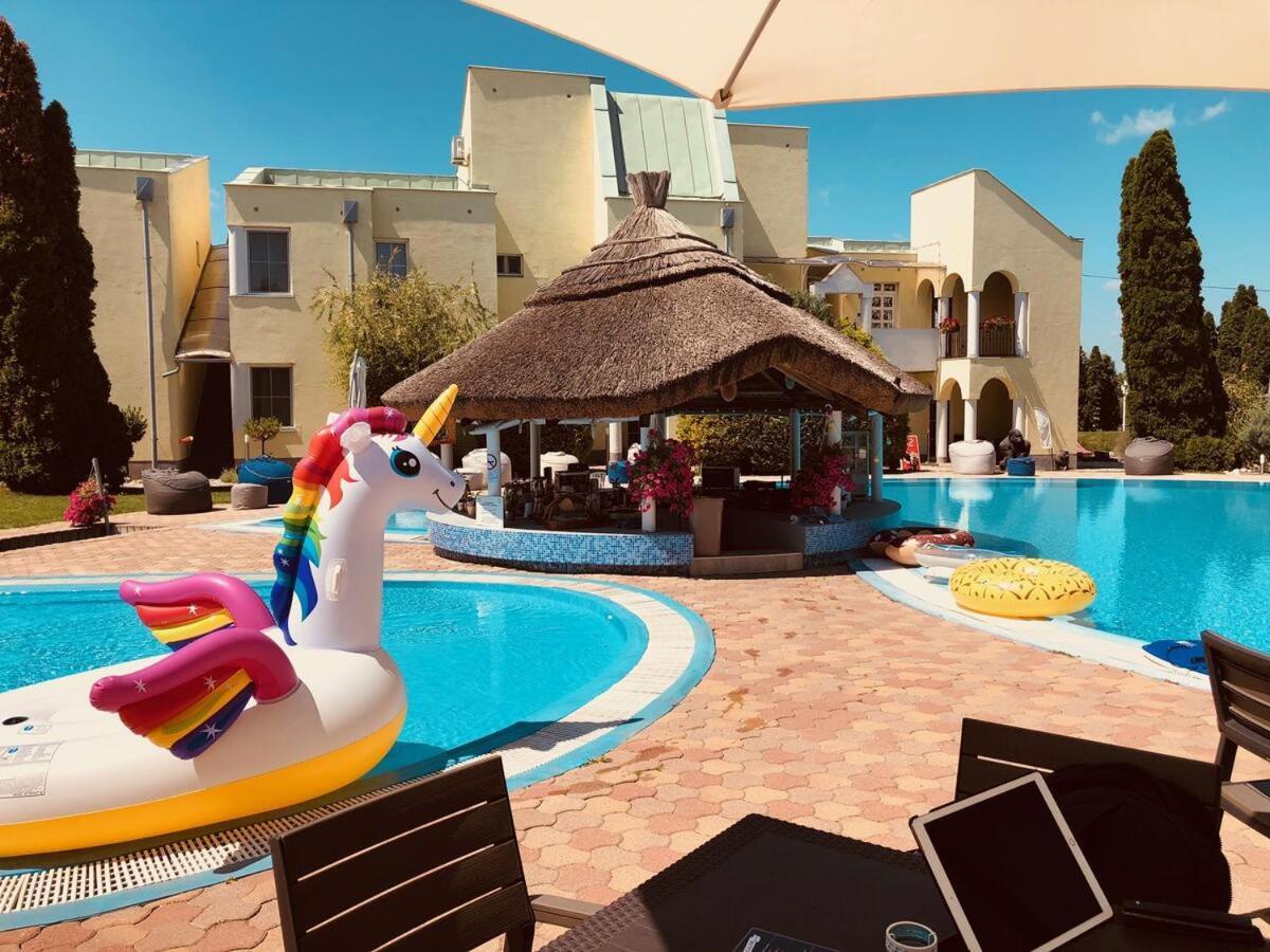 Mediterran Apartman With Pool Siófok Exteriör bild