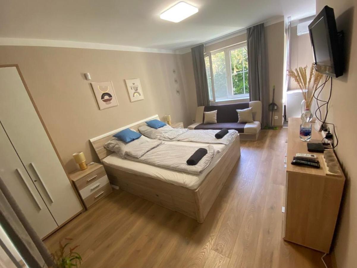 Mediterran Apartman With Pool Siófok Exteriör bild