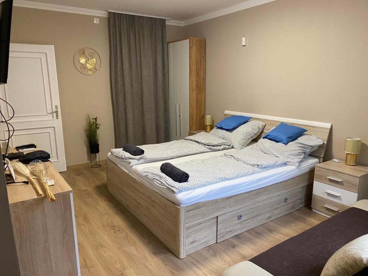 Mediterran Apartman With Pool Siófok Exteriör bild
