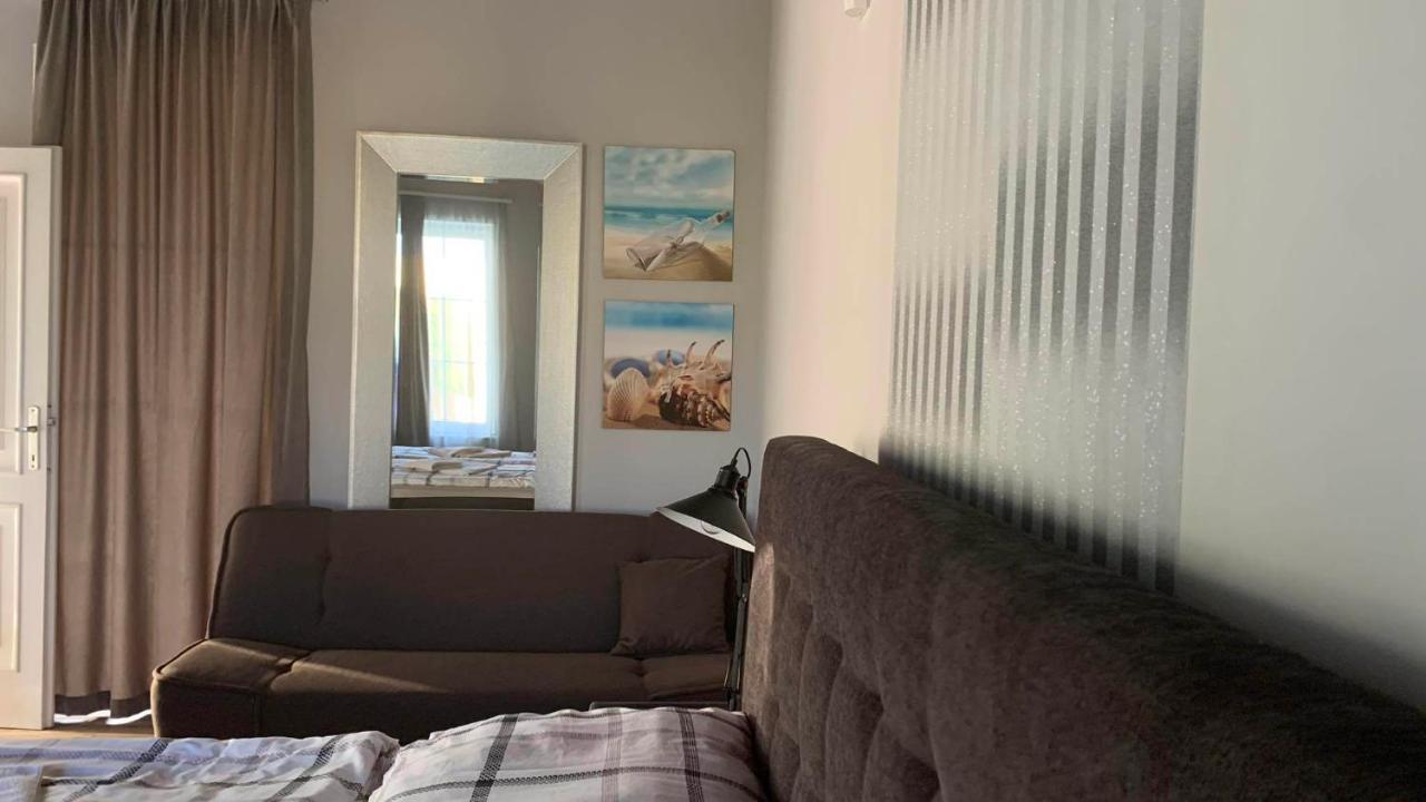 Mediterran Apartman With Pool Siófok Exteriör bild